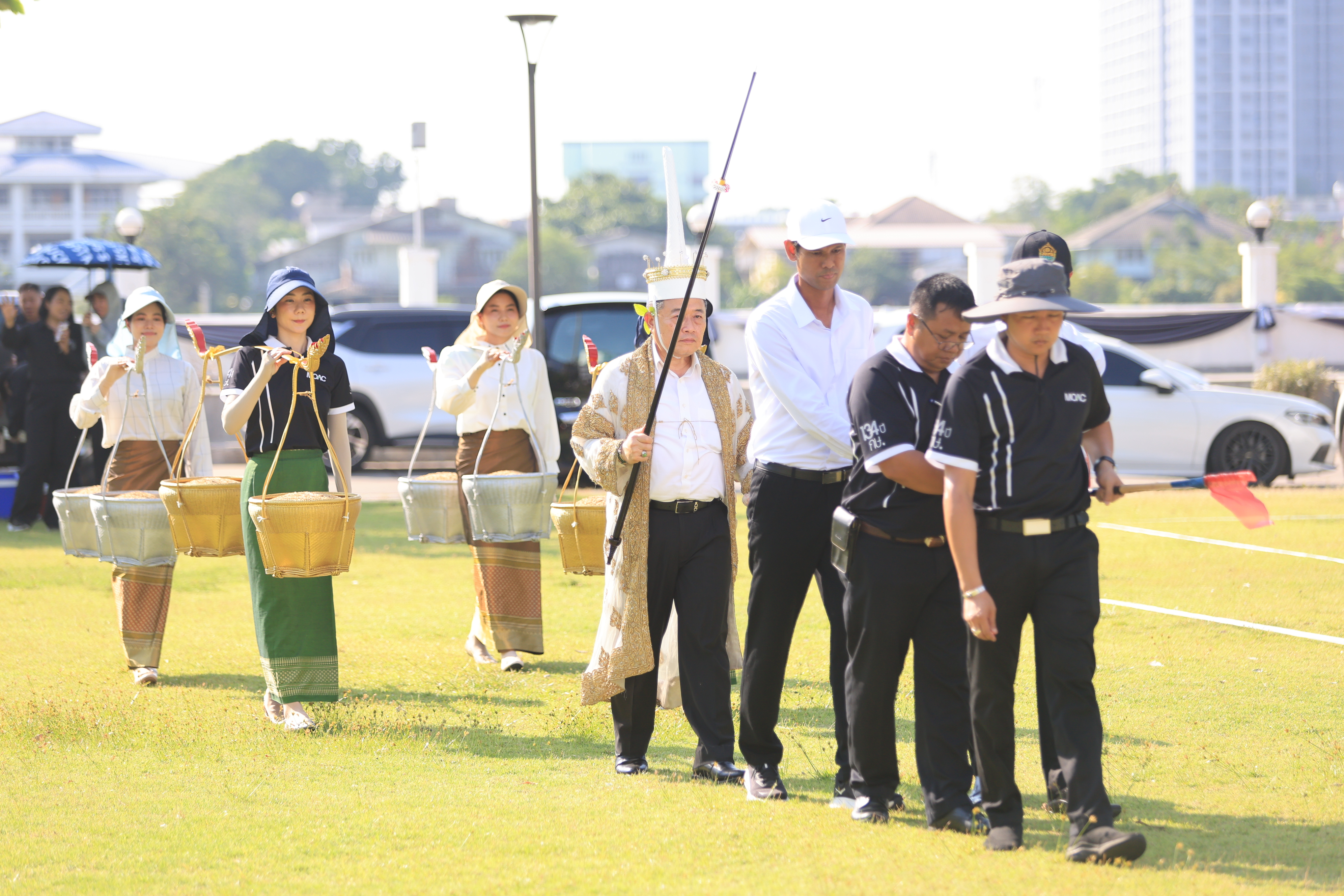 title - ส.ป.ก. ร่วมฝึกซ้อมริ้วขบวนอิสริยยศ ในพระราชพิธีพืชมงคลจรดพระนังคัลแรกนาขวัญ ประจำปี 2569 (ซ้อมกรณีพิเศษ ครั้งที่ 2)